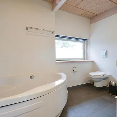 Gorgeous Home In Ebeltoft With Kitchen 別荘 *